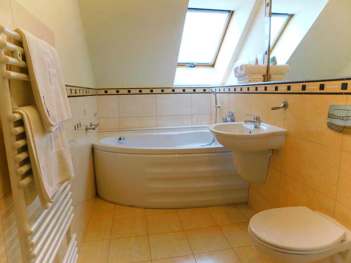 Hotel Piast Cedynia Extérieur photo